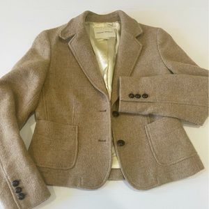 Banana Republic wool blend camel color blazer size 6P excellent condition